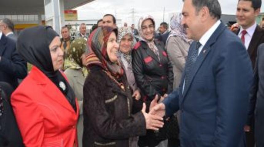 Bakan Eroğlu: 2013'&uuml; Niğde'de Yatırımlarda Hamle Yılı Ilan Ettik