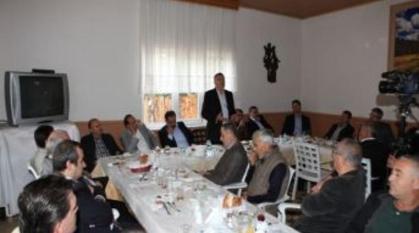 Başkan To&ccedil;oğlu Akyazı'da Muhtarlarla Bir Araya Geldi