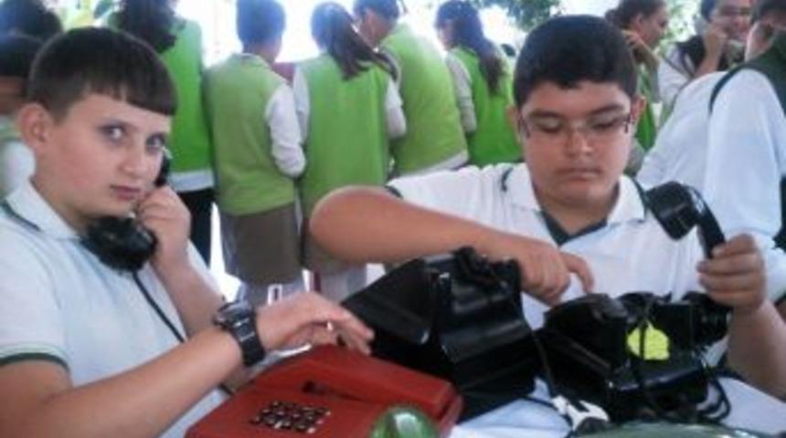 Minik &Ouml;ğrencilerden 'Nostaljik İletişim Ara&ccedil;ları' Sergisi