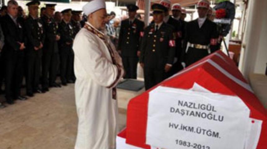 İntihar eden &Uuml;steğmen topraga verildi