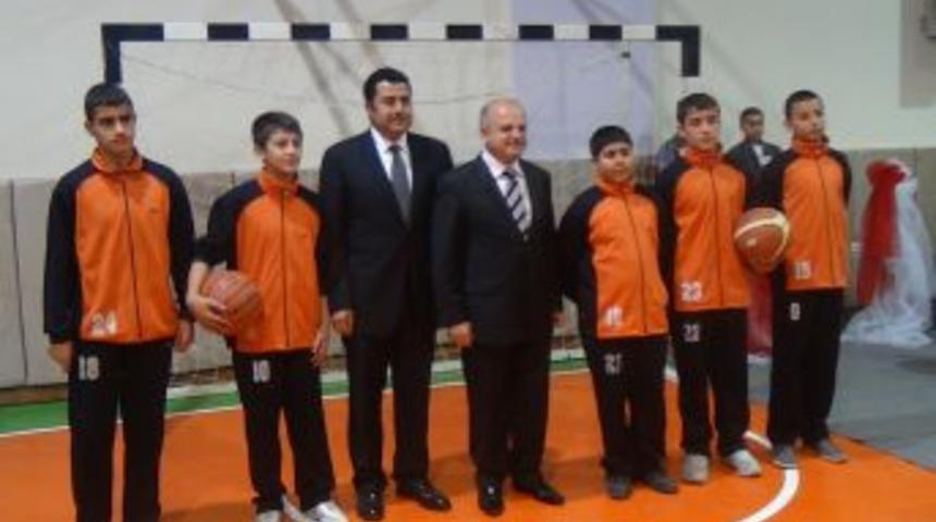 Kırşehirli Hayırsever Ilk&ouml;ğretim Okuluna Kapalı Spor Salonu Yaptırdı