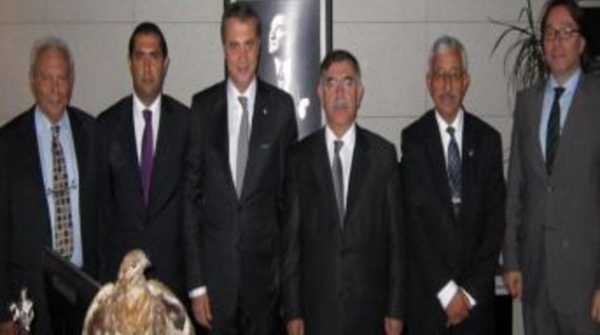 D&uuml;zce Valisi Yılmaz&rsquo;dan Beşiktaş&rsquo;a Ziyaret