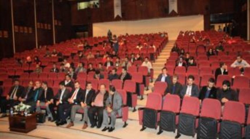 Er&uuml;&rsquo;de &lsquo;arap Baharı Ve Ortadoğu&rsquo; Konulu Konferans Verildi