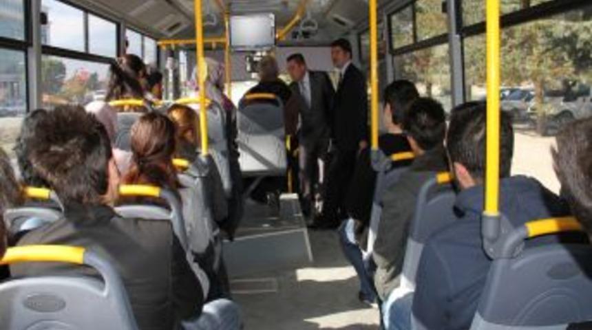 &Ouml;ğrenciler Sosyal Medya &Uuml;zerinden Şikayet Etti, Başkan Otob&uuml;sleri Denetledi