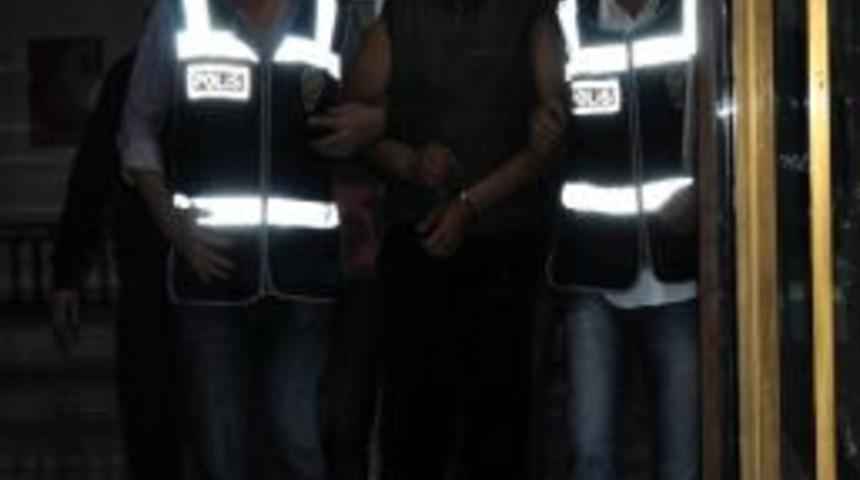 Eski Eşini &Ouml;ld&uuml;ren Zanlı Polise Teslim Oldu