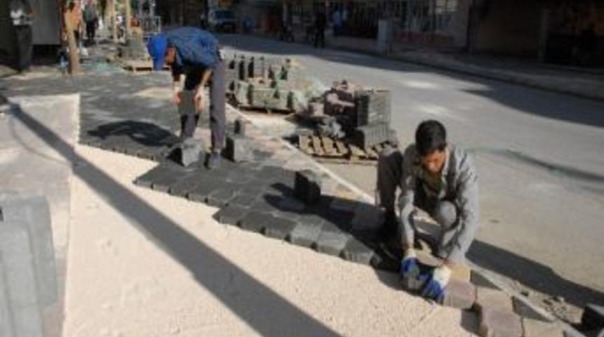 Bozbey&rsquo;de Kaldırımlar Yenileniyor