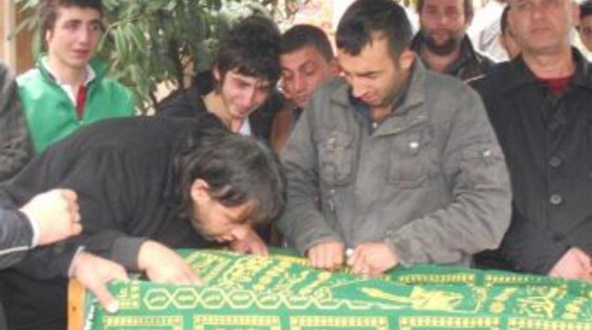 Cam D&uuml;şmesi Sonucu Hayatını Kaybeden Ersan Terzi Toprağa Verildi