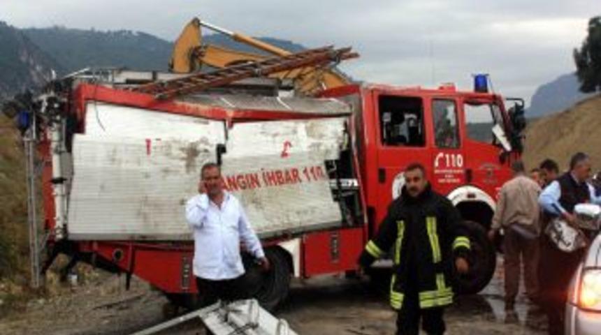 Kazazedelere Yardıma Giden Itfaiye Aracı Da Kaza Yaptı