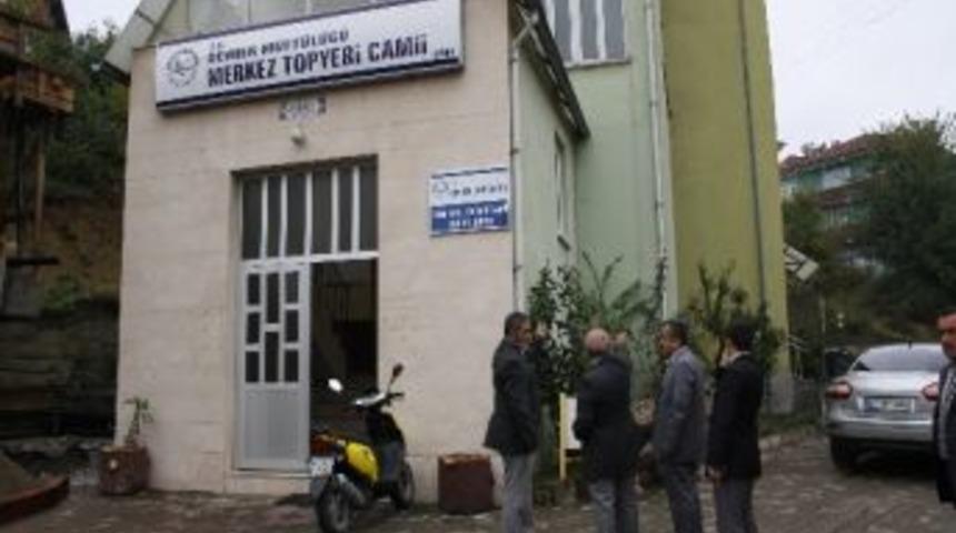 İl&ccedil;e M&uuml;ft&uuml;s&uuml; Nurg&uuml;n Topyeri Camisinde İncelemelerde Bulundu