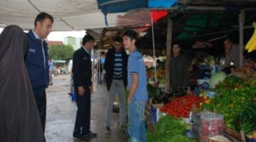 Seyyar Satıcılar Zabıta Tarafından Toplandı