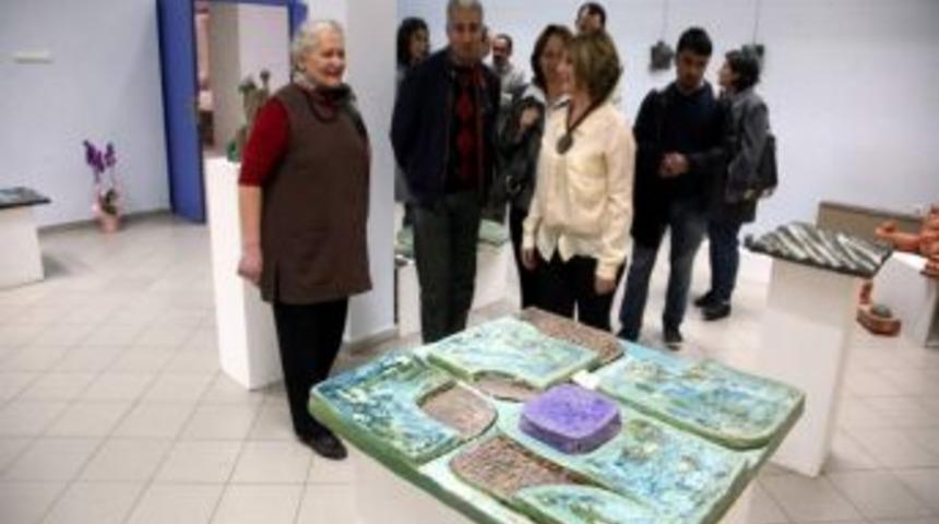 C&uuml;&rsquo;de D&uuml;nden Bug&uuml;ne Seramik Sergisi A&ccedil;ıldı