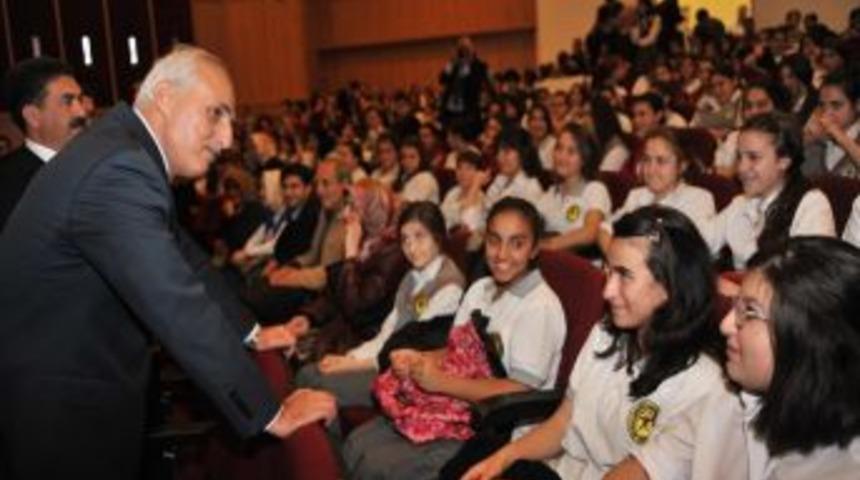 &Uuml;sk&uuml;dar Belediye Başkanı Kara: Herşey Pırıl Pırıl Bir Gen&ccedil;lik I&ccedil;in