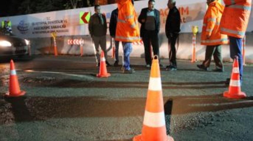 Eskişehir Yolu'ndaki Asfalt &Ccedil;&ouml;k&uuml;nt&uuml;s&uuml; Başkent Trafiğini Fel&ccedil; Etti