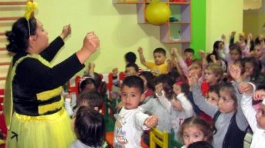 &ldquo;arılar Şenlikte&rdquo; Oyunu, Anasınıfı &Ouml;ğrencileri İ&ccedil;in Sahnelendi