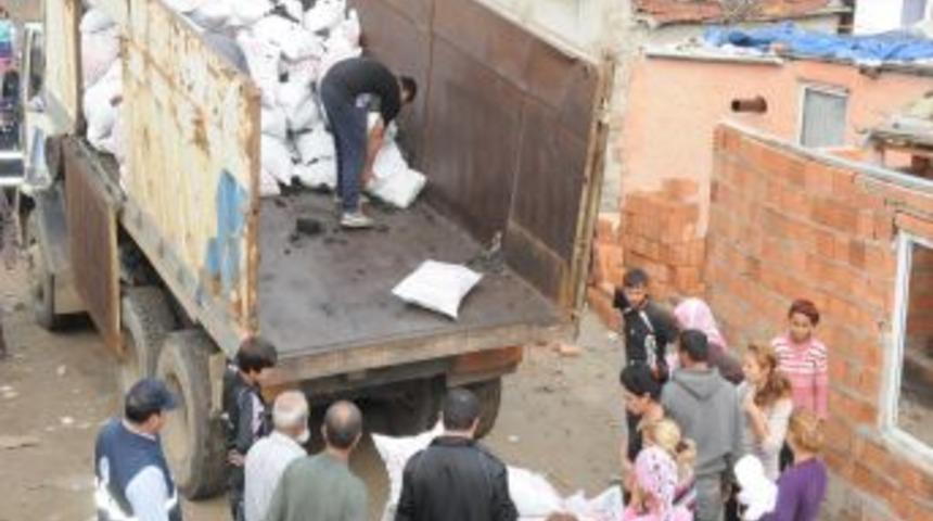 &Ccedil;orlu Belediyesi'nden 5 Bin Aileye Kışlık K&ouml;m&uuml;r Yardımı