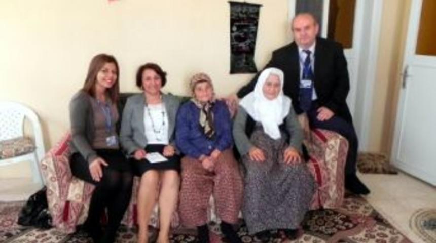 84 Yaşındaki Nineye Aylık Bağlandı