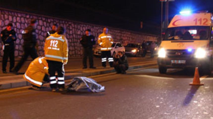 Yolun karşısına ge&ccedil;erken &ouml;ld&uuml;