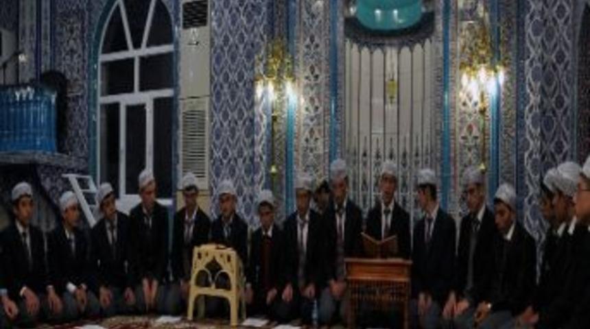 İmam Hatip Lisesi &Ouml;ğrencilerinden &Ouml;rnek Davranış