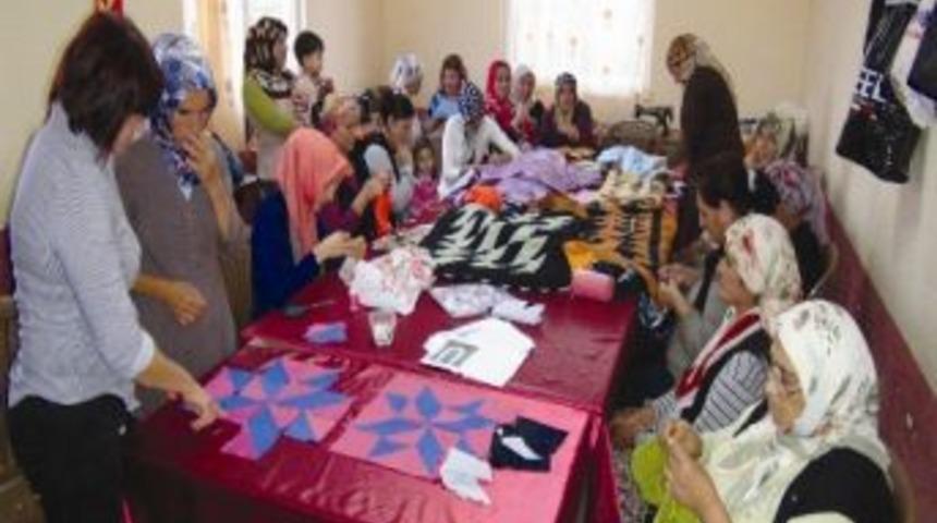 Gen&ccedil; Kızların &Ccedil;eyizini K&ouml;y Kadınları Hazırlıyor