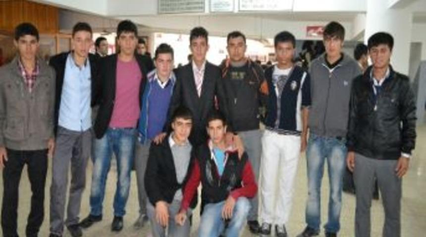 Kula End&uuml;stri Meslek Lisesi'nde Meclis Başkanı G&ouml;ksel Akg&uuml;n Oldu