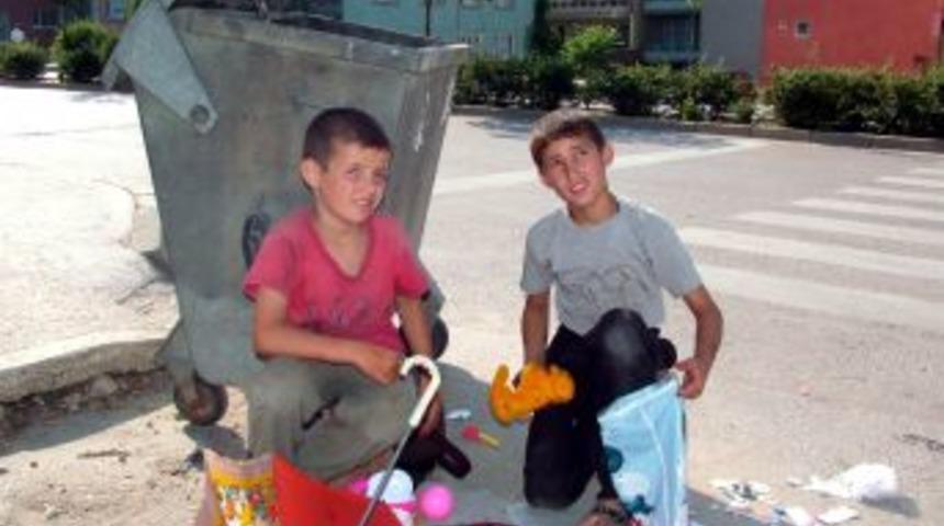 'Mendil Satan &Ccedil;ocuklardan Alışveriş Yapıp, Onları Sokağa Bağlamayın'