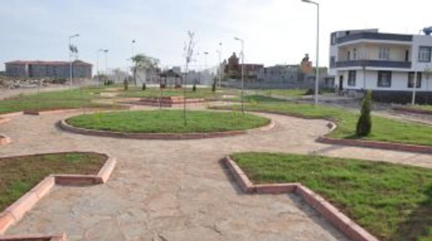 Y&uuml;reğir'de parklar yenileniyor