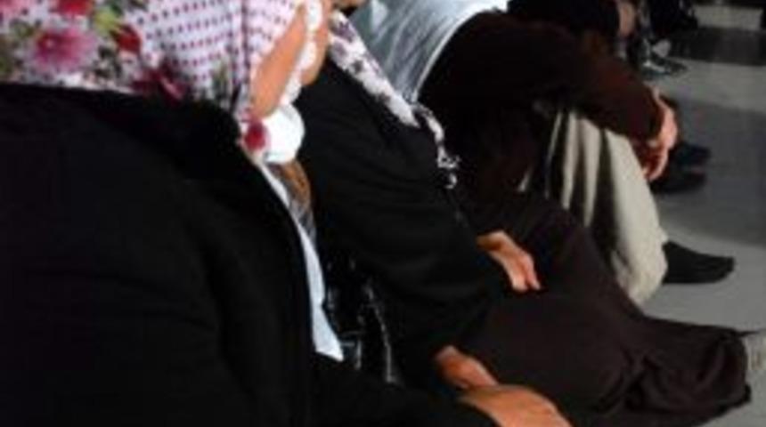 (&ouml;zel Haber) A&ccedil;lık Grevindeki Eylemcilerin Annelerinden &Ccedil;&ouml;z&uuml;m İsteği