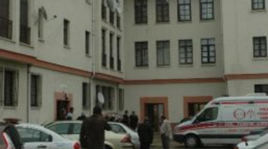 Adalet Bakanlığı Y&uuml;ksek M&uuml;şaviri Hakim &Ouml;ğmen Evinin Bah&ccedil;esinde &Ouml;l&uuml; Bulundu