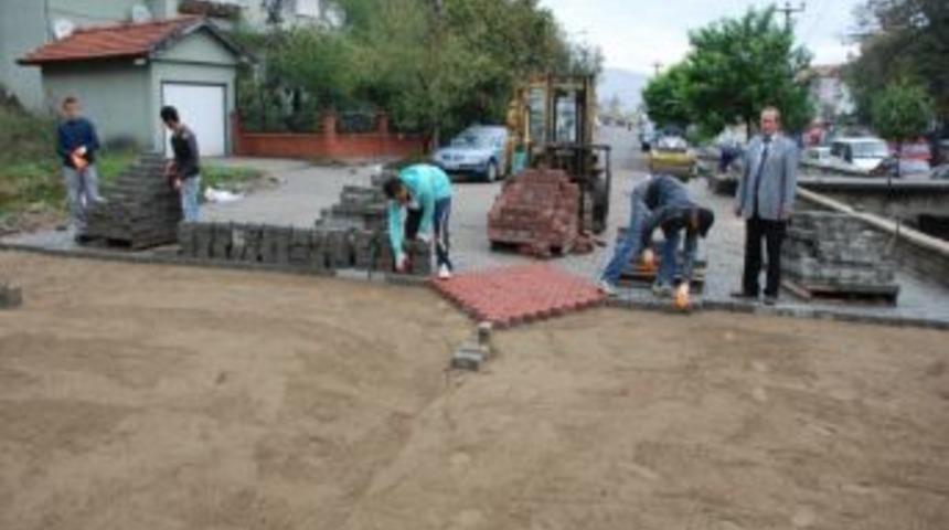 Belediye&rsquo;den Kilitli Parke Yol &Ccedil;alışması