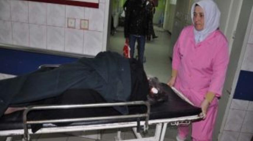 Ticari Aracın &Ccedil;arptığı Yaşlı &Ccedil;ift Yaralandı