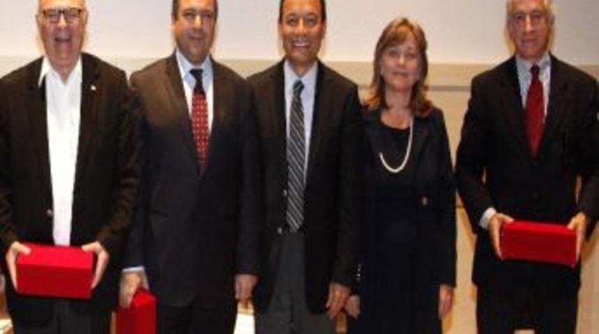 T&uuml;rkiye Ekonomisi, Gediz &Uuml;niversitesi'nde Masaya Yatırıldı