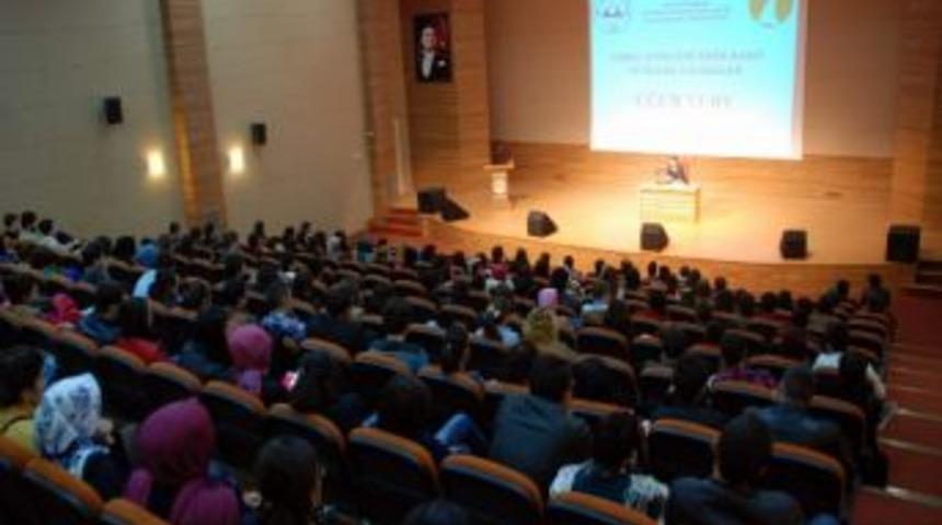 B&uuml;ş&uuml;kşehir Belediyesi Basın Yayın Ve Halkla İlişkiler M&uuml;d&uuml;r&uuml; Uğur Yurt Konferans Verdi