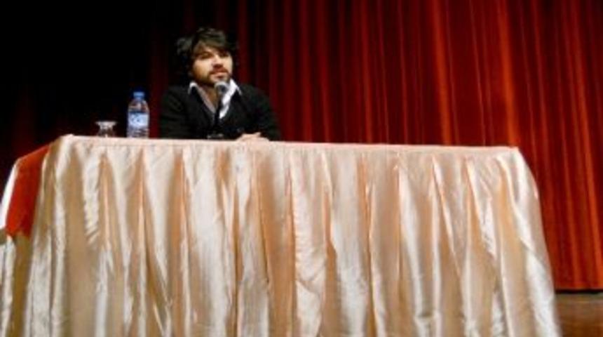 Yanık, &Ouml;ğrencilere Divan Edebiyatında Aşkı Anlattı