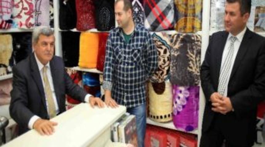 Karaosmanoğlu, "hizmetlerimizde Esnafın Katkısı B&uuml;y&uuml;k"