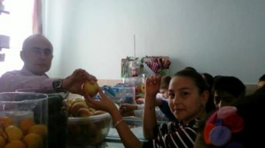 Okul Kantininde Tane İle Meyve E Sebze Satışı