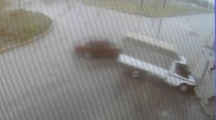 Kamyonetin Altında Kalmaktan Son Anda Kurtuldu