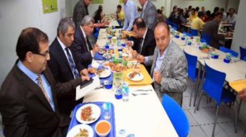 Başkan İş&ccedil;ilerle Yemek Yedi