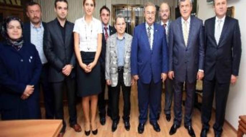 Başkan Karaosmanoğlu'ndan Kızılay'a Kutlama Ziyareti