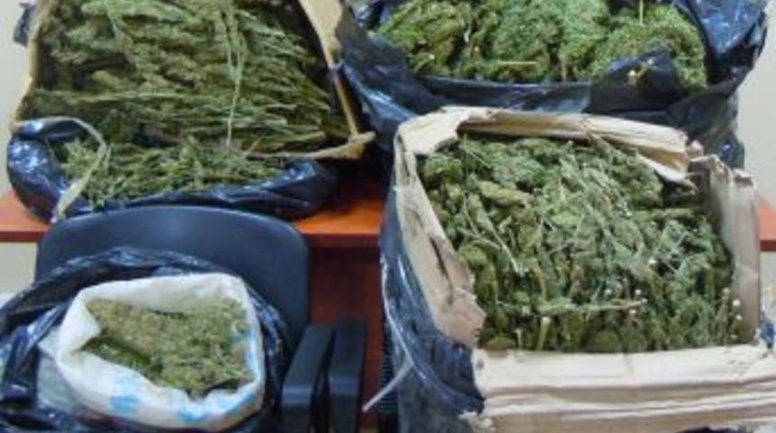 Tarsus&rsquo;ta Uyuşturucu Operasyonu: 3 Kişi Tutuklandı