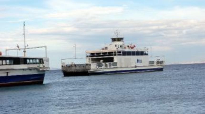 Feribottan atladı, par&ccedil;alanarak &ouml;ld&uuml;