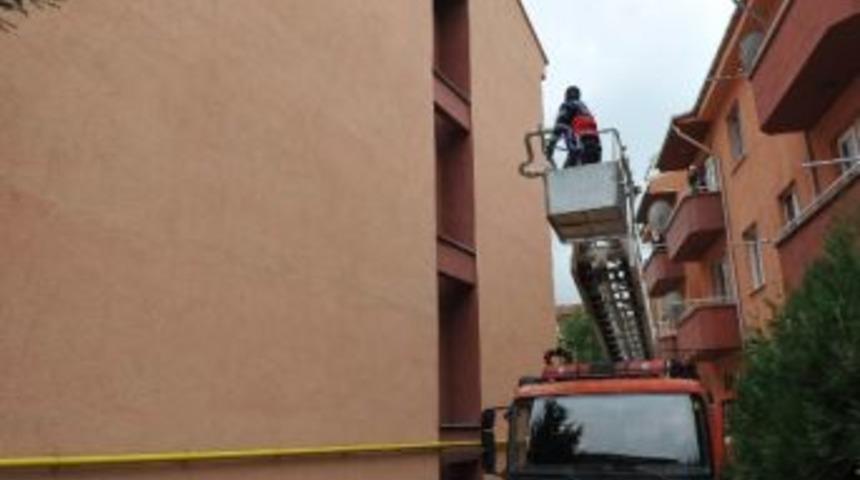 İtfaiyeden Kedi Kurtarma Operasyonu