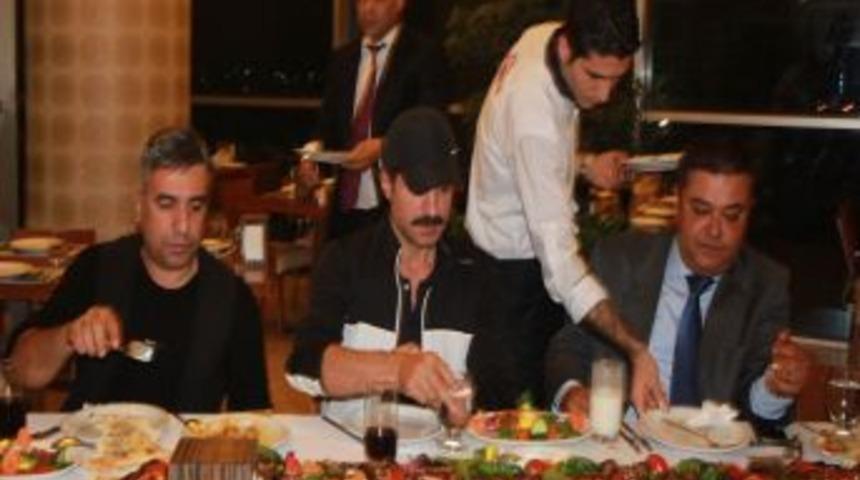 Adana Kebabı &Ouml;zcan Deniz&rsquo;e Diyet Bozdurdu