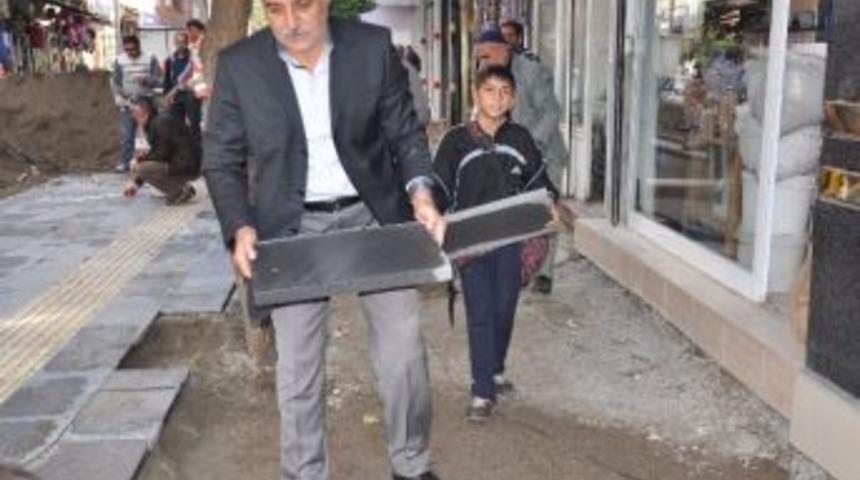 Bağlar&rsquo;da Kaldırımlar Genişletiliyor