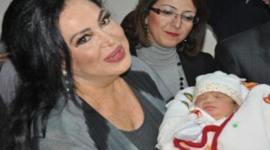 T&uuml;rkan Şoray &ldquo;cici Nine&rdquo; Oldu