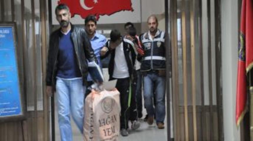 TIR'ın Deposundan 450 Litre Mazot &Ccedil;alan 3 Kişi Tutuklandı