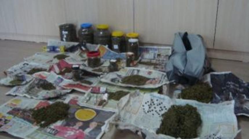 Turşu Bidonları İ&ccedil;inde 3 Kilo Esrar Ele Ge&ccedil;ti