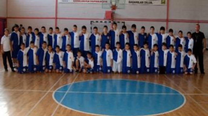 Anadolu Efes İle İlk Adım Basketbol Okulları Projesi
