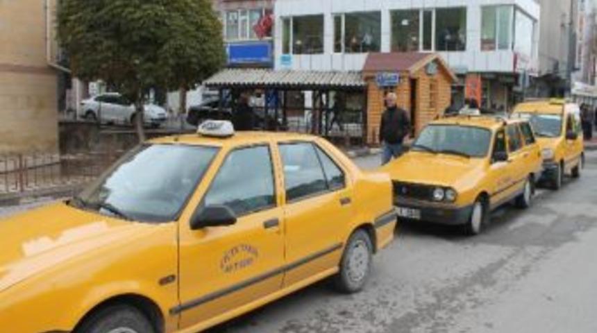 Alıkoydukları Taksi İle Kaza Yapan Şahıslar Tutuklandı