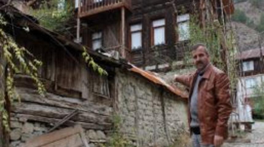 Mudurnu Evlerine &Ccedil;amur Sıva Atılıyor