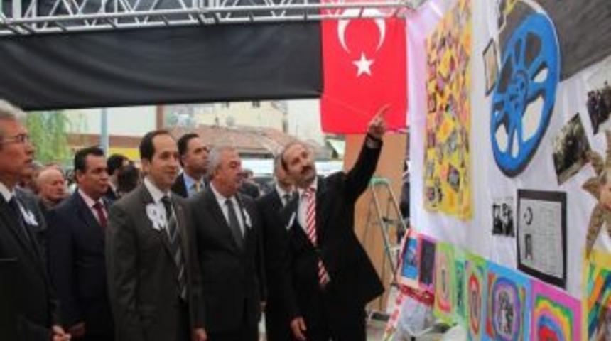 Menderes İlk&ouml;ğretim Okulu'ndan &ldquo;Bir Kahraman Doğdu; Atat&uuml;rk&rdquo; Sergisi